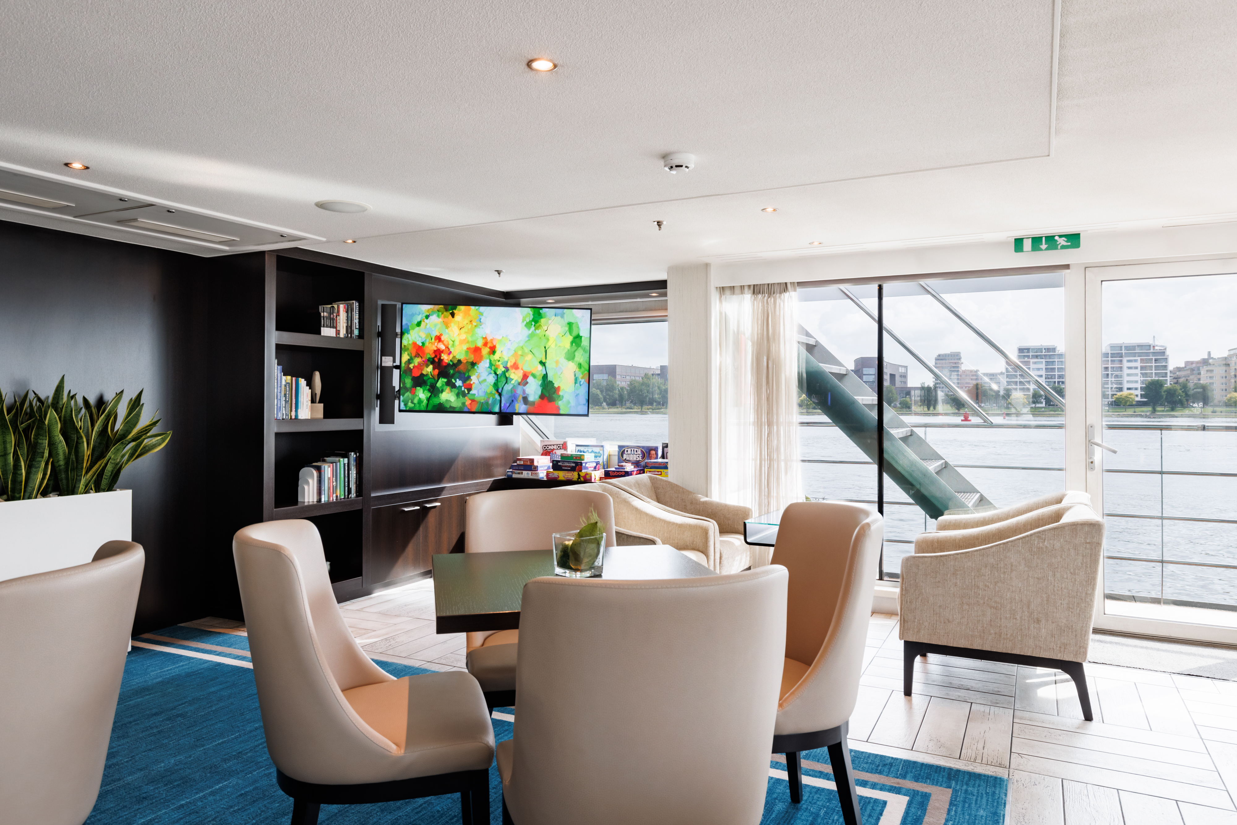 Avalon Vista - Club Lounge